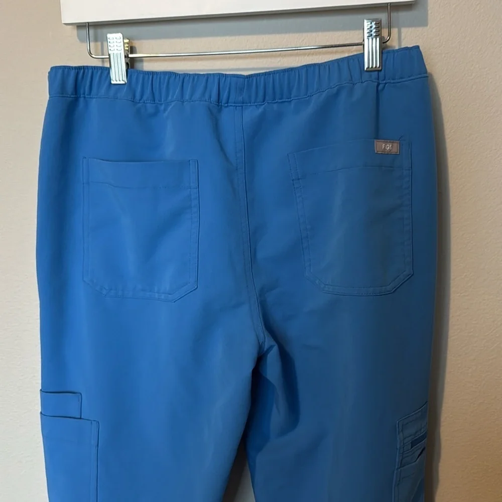 FIGS Cairo Cargo Scrub Pants Men’s Small Short Blue EUC Nurse Healthcare
